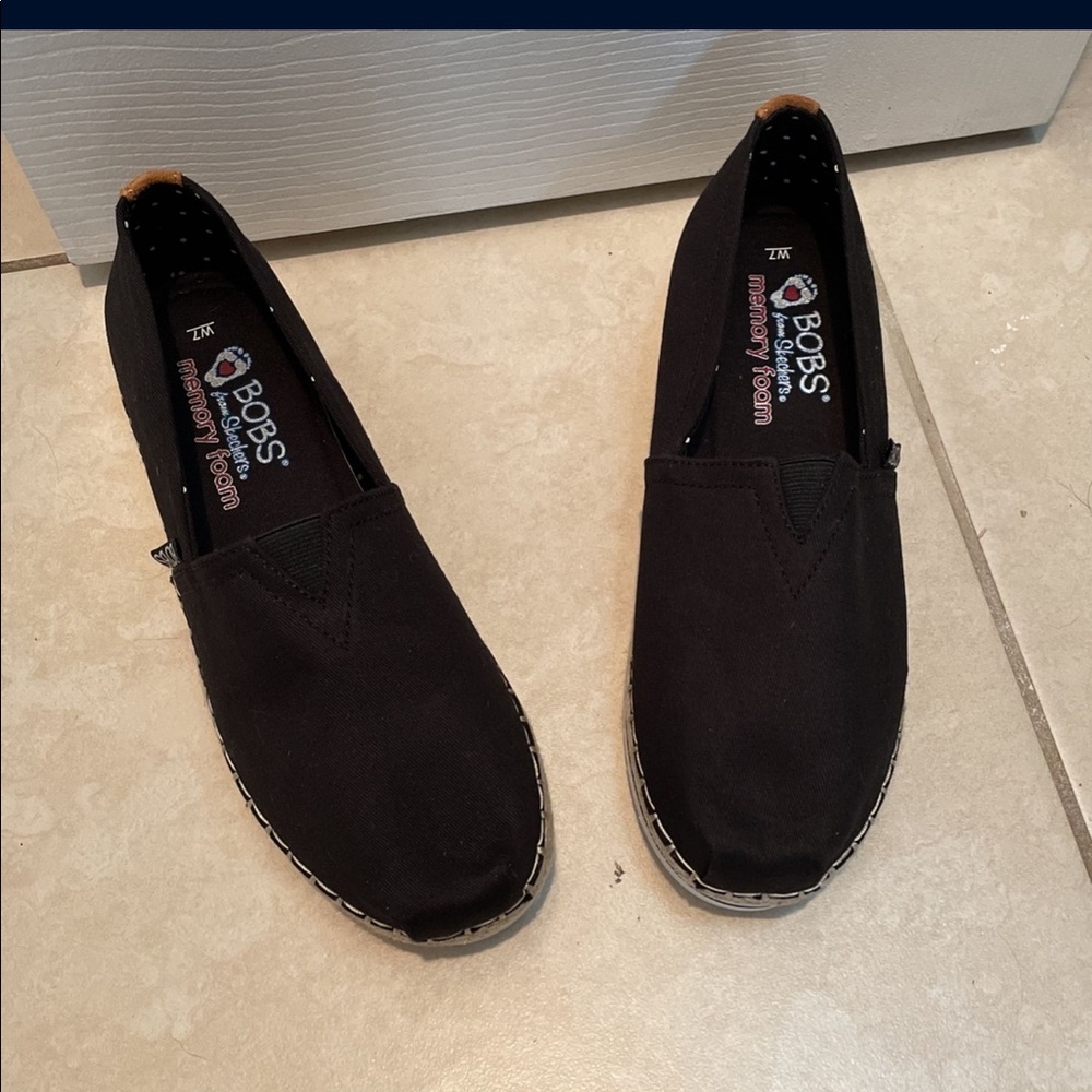 Black closed toe sandal memory foam